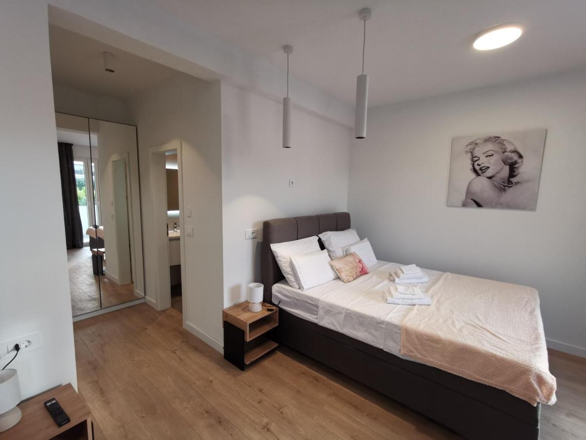 "Bjonda" 200M2 On Two Floors - Game Room, Hot Tub And Kids Zone - Large Balconies On Each Floor Mlini Exterior foto